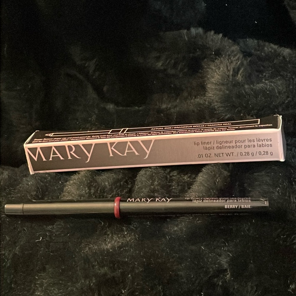 Mary Kay
Lip liner 
Berry 
.01 oz.